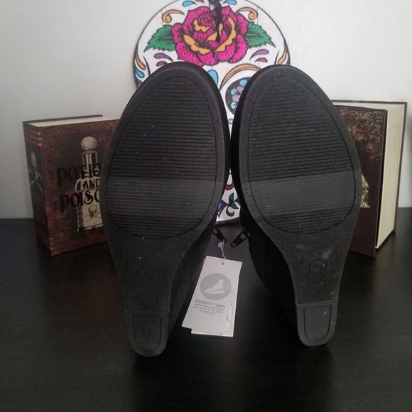 Universal thread ankle booties - Picture 6 of 8